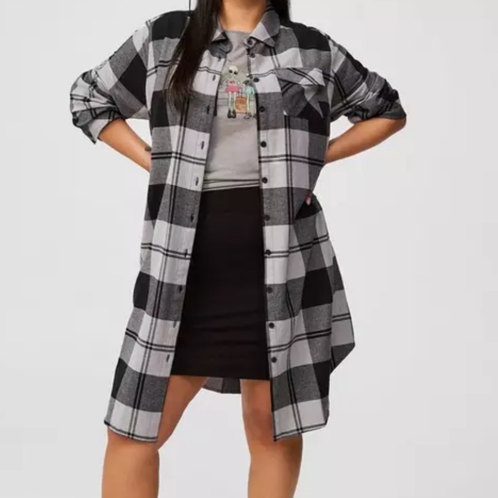 Torrid NWT 6 6x flannel midi shacket below knee length on me
